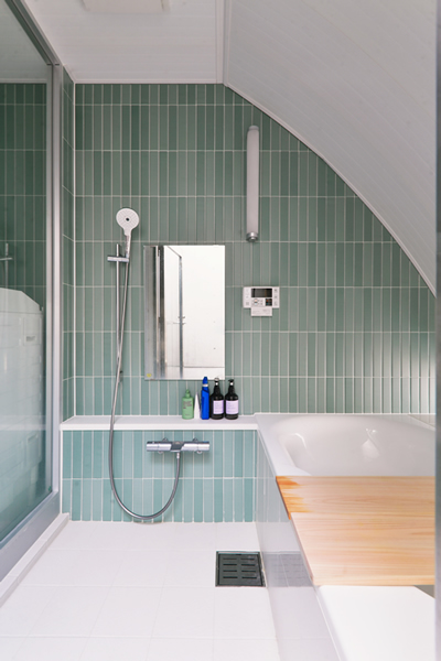 ミントグリーンが包む、癒しのバスルーム